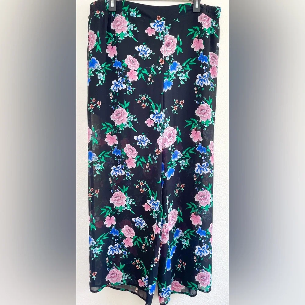 Sold Torrid Floral Black Chiffon Airy Beach Pants w/ Short Lining Size: 1X Plus - Picture 3 of 10